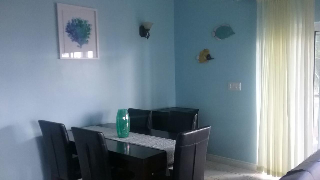 פרובידנסיאלס Queen Angel Resort Apartment מראה חיצוני תמונה