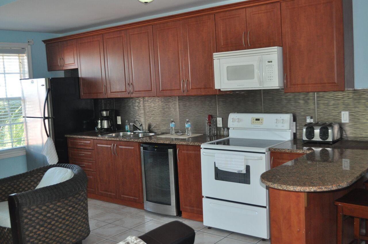 פרובידנסיאלס Queen Angel Resort Apartment מראה חיצוני תמונה