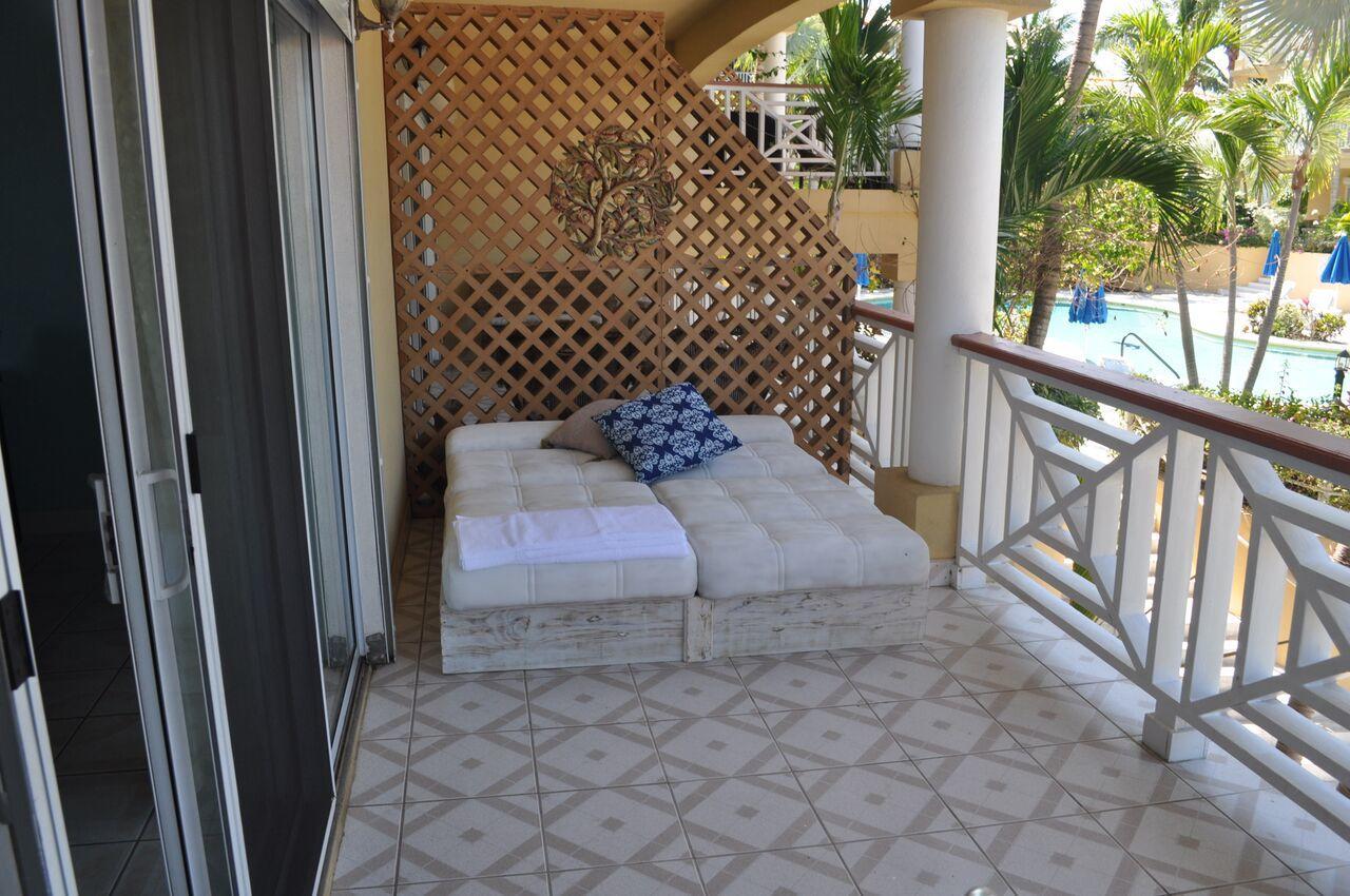 פרובידנסיאלס Queen Angel Resort Apartment מראה חיצוני תמונה